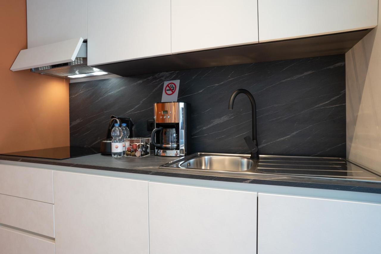 Prestige Studio Apartment Ровинь Экстерьер фото