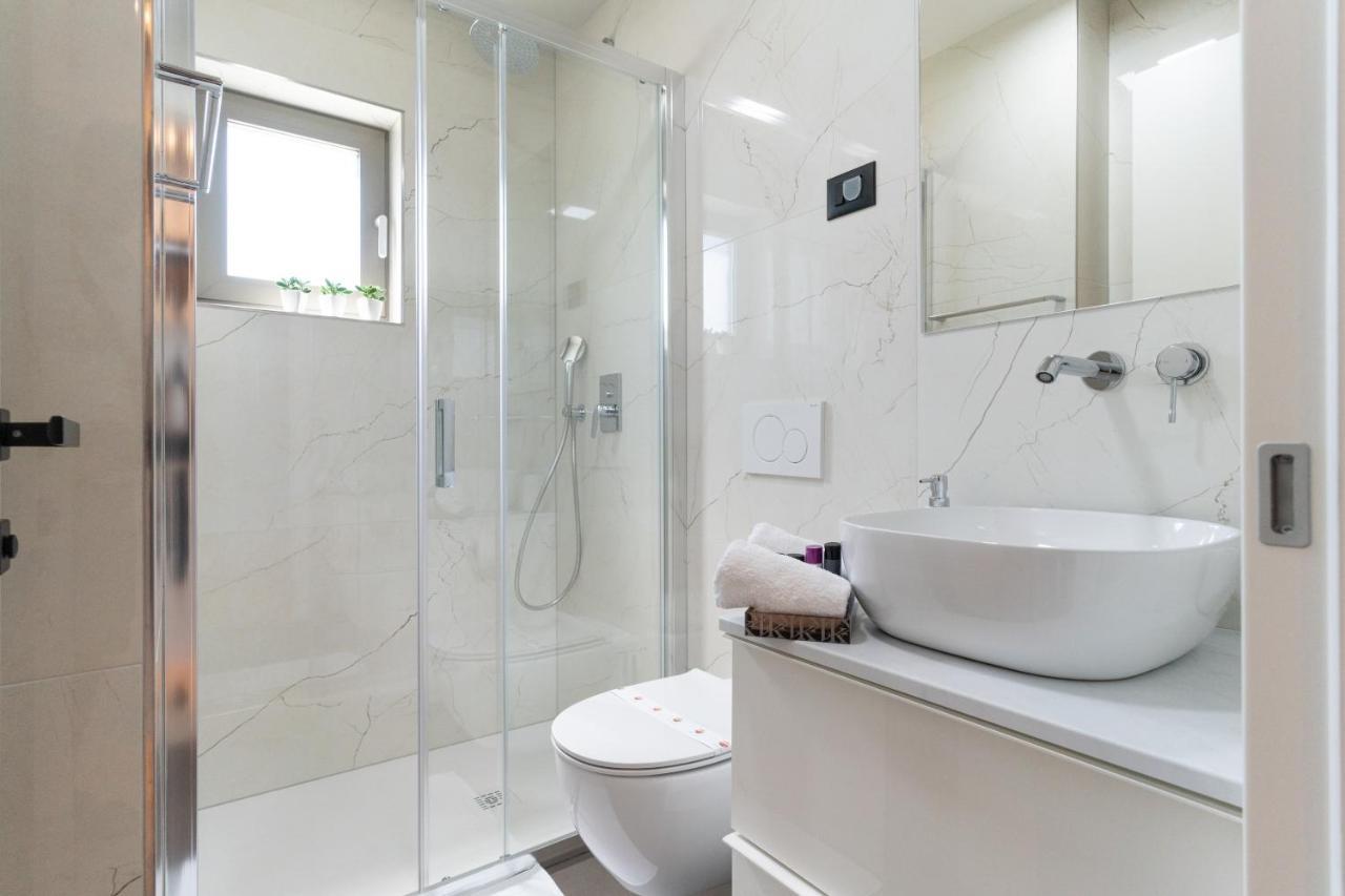 Prestige Studio Apartment Ровинь Экстерьер фото