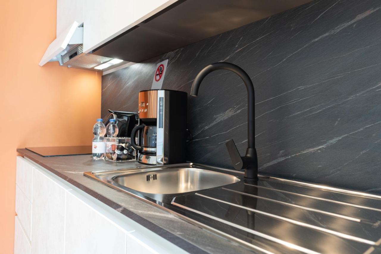 Prestige Studio Apartment Ровинь Экстерьер фото